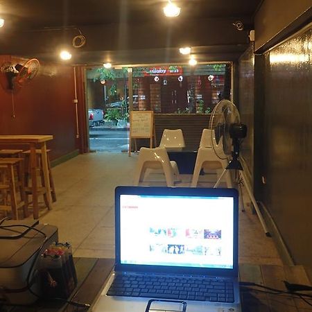 Wacky Fun Party Hostel Bangkok Exterior photo