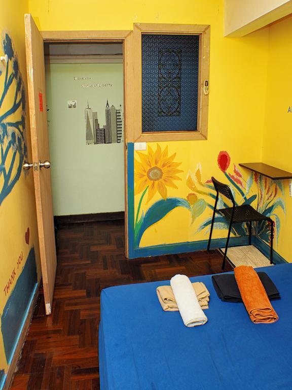 Wacky Fun Party Hostel Bangkok Exterior photo