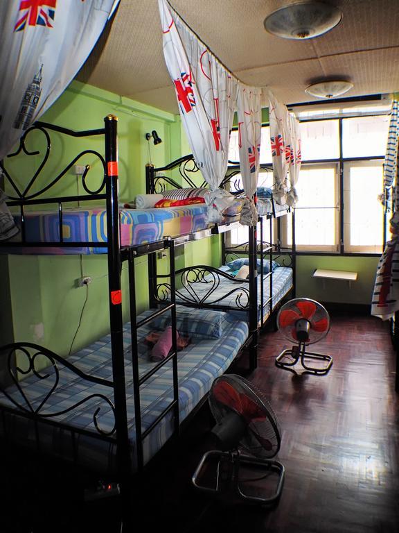 Wacky Fun Party Hostel Bangkok Exterior photo