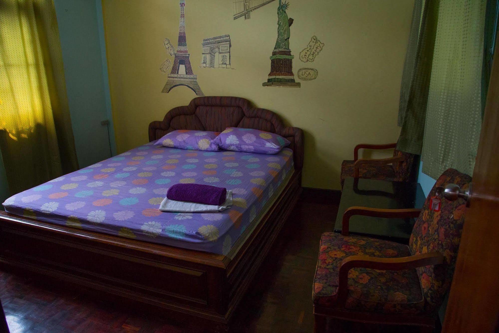Wacky Fun Party Hostel Bangkok Exterior photo