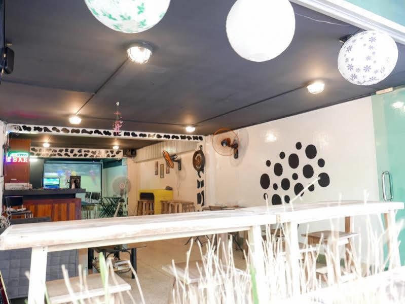 Wacky Fun Party Hostel Bangkok Exterior photo